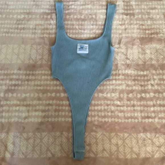 high cut bodysuit - Picture 4 of 7